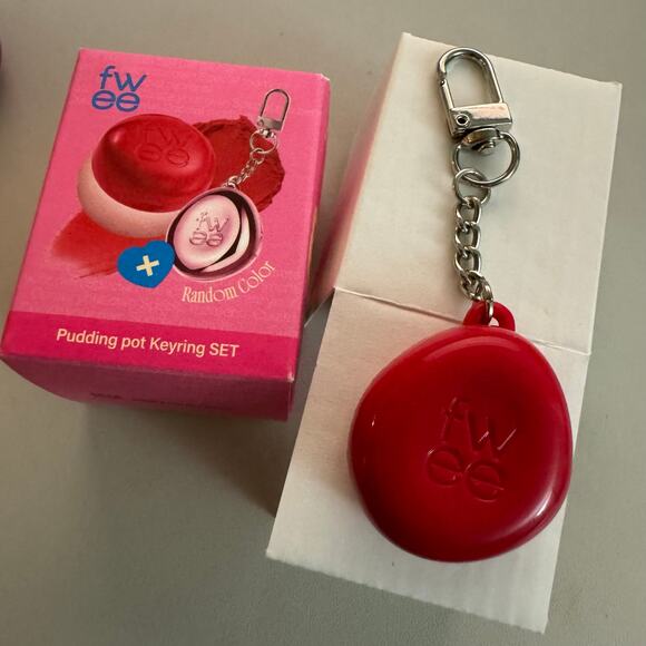 Fwee Blurry Pudding Pot - MV03 BADDIE + Red Keyring/Keychain - Picture 3 of 8